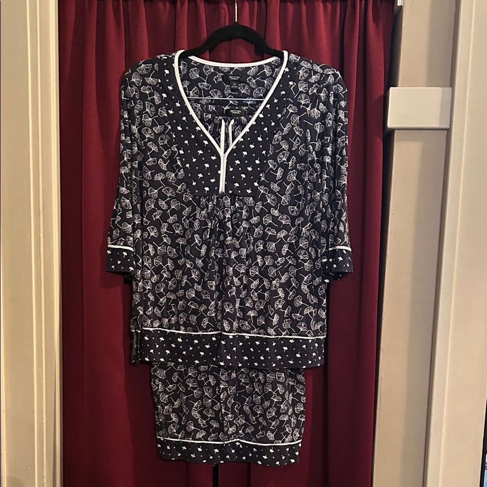 Vera Wang Navy and White Floral Pajama Set Size M